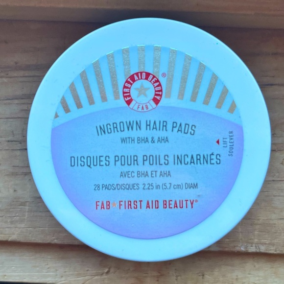 Ingrown Hair Pads with BHA & AHA - First Aid Beauty (FAB) - Picture 1 of 2